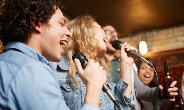 Tổng hợp 25 bài hát đôi karaoke hay và dễ hát cho nam và nữ